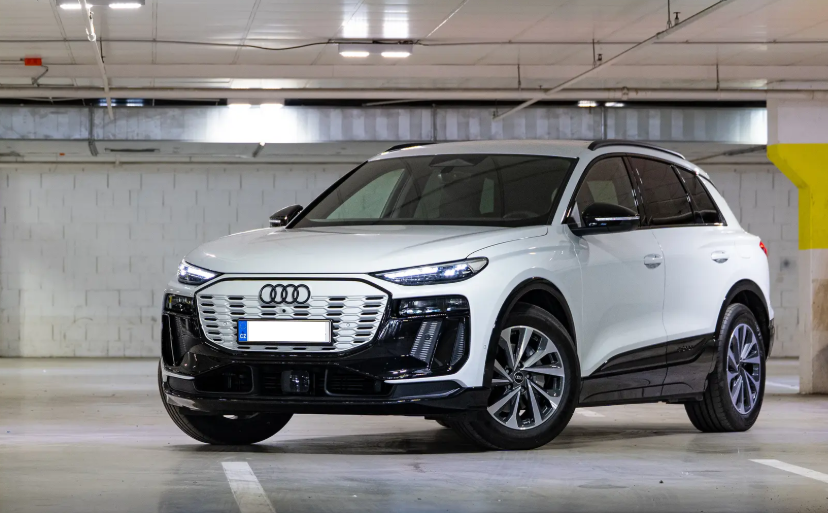 Takto má vypadat špičkové elektrické SUV. Audi Q6 e-tron zaujme komfortem, dynamikou i technologiemi